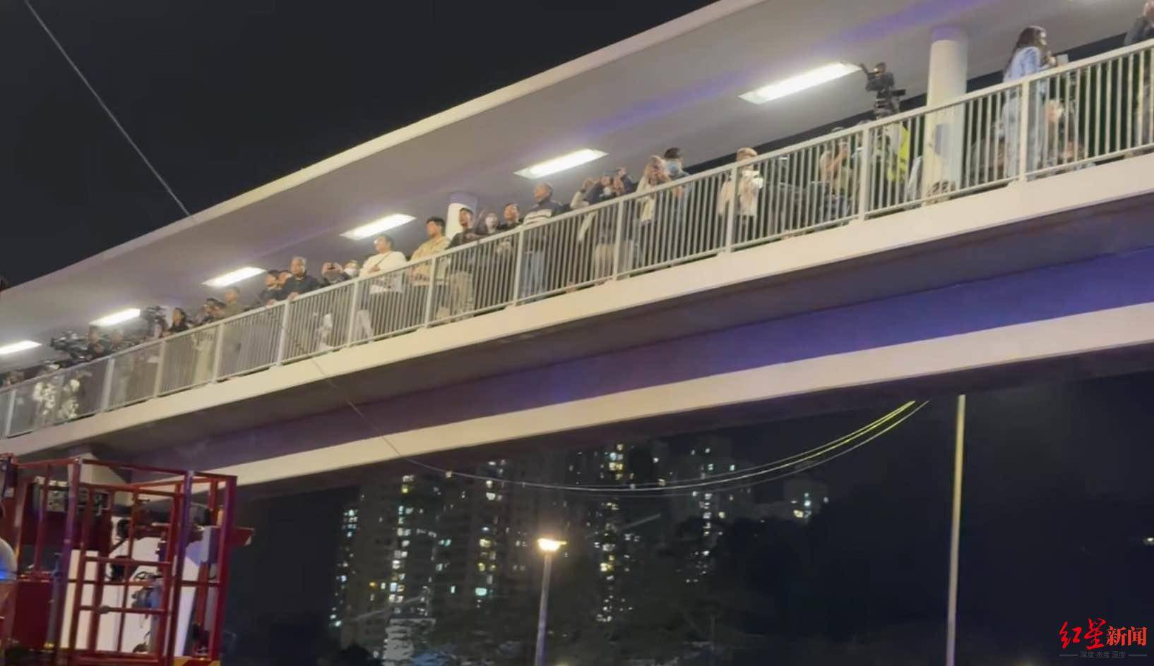 红星新闻实探香港宏福苑大火现场:警员称第一次遇到这么大火<strong></p>
<p>vet</strong>,餐厅老板自发为救援人员送餐