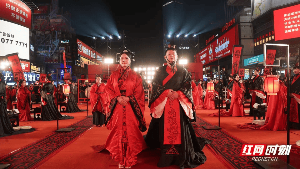 汶川地震被救起的女孩<strong></p>
<p>ADA币</strong>，17年后和救她的军人结婚了