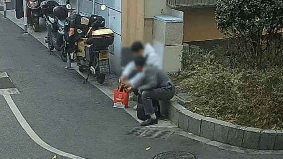 上门取走19万元<strong></p>
<p>ada艾达币</strong>，杭州一西装革履“金融专员”被抓！在高速服务区被抓，车上塞满现金