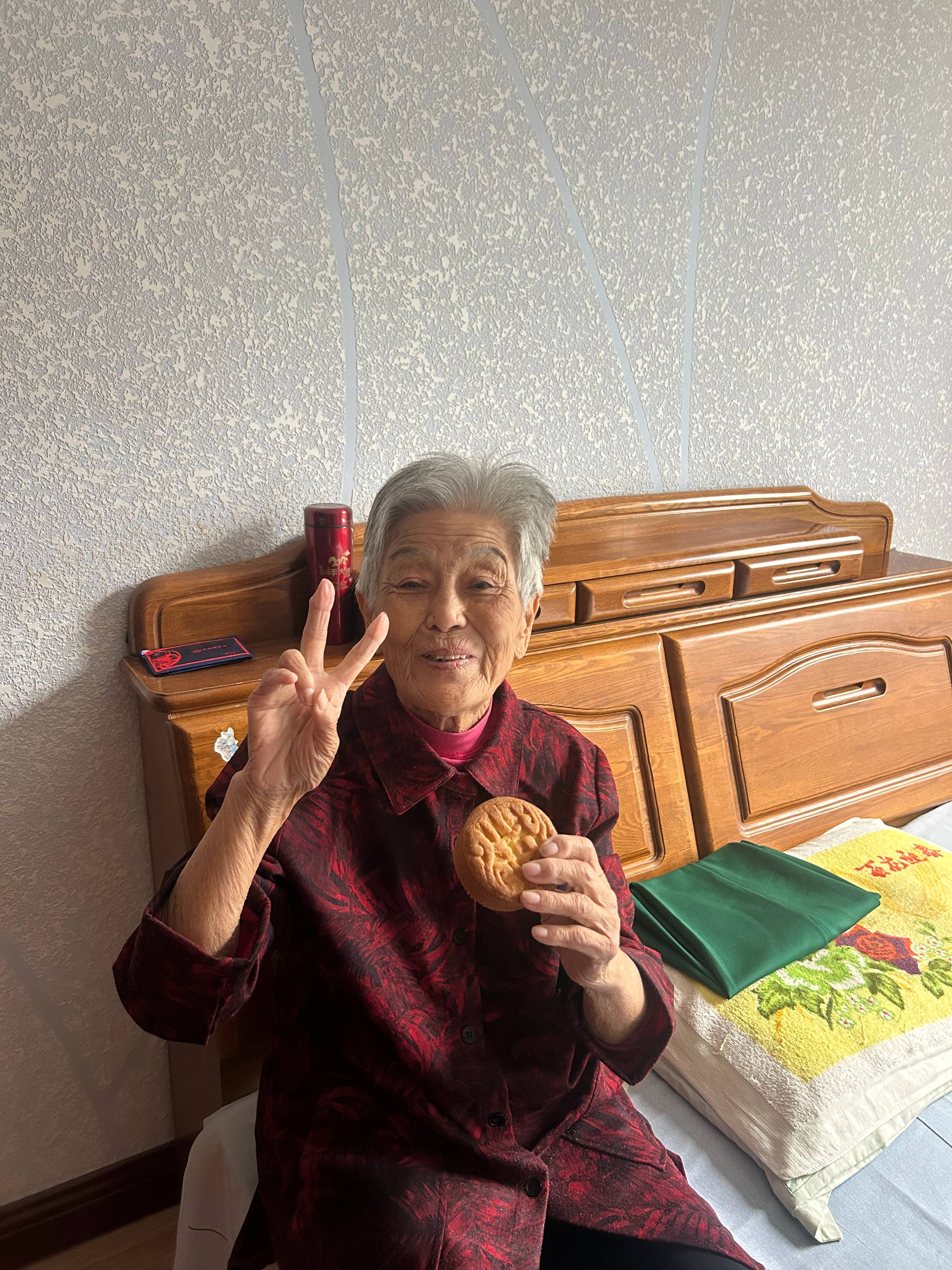 女子晒照对比奶奶自爷爷去世9个月后变化：再也不是时髦的老太太了<strong></p>
<p>bitget</strong>，评论区泪目