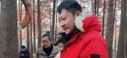 确认了，是演员印小天！本人回应：本能反应，小事一件