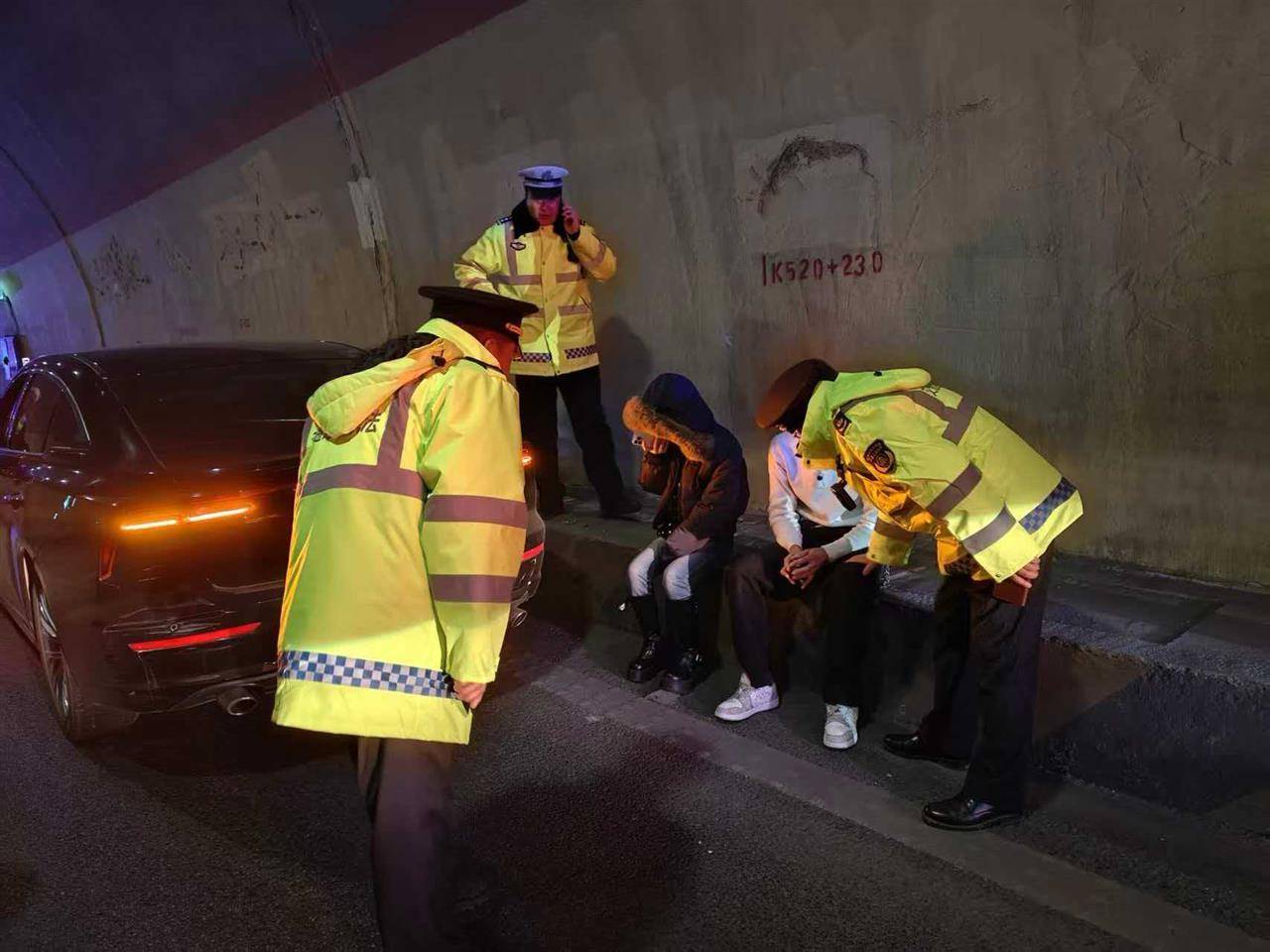 兰海高速一小车定速巡航故障刹车失灵<strong></p>
<p>bitget交易平台</strong>,时速115狂奔490公里直至燃油耗尽,交警开道、路政压阵成功化险