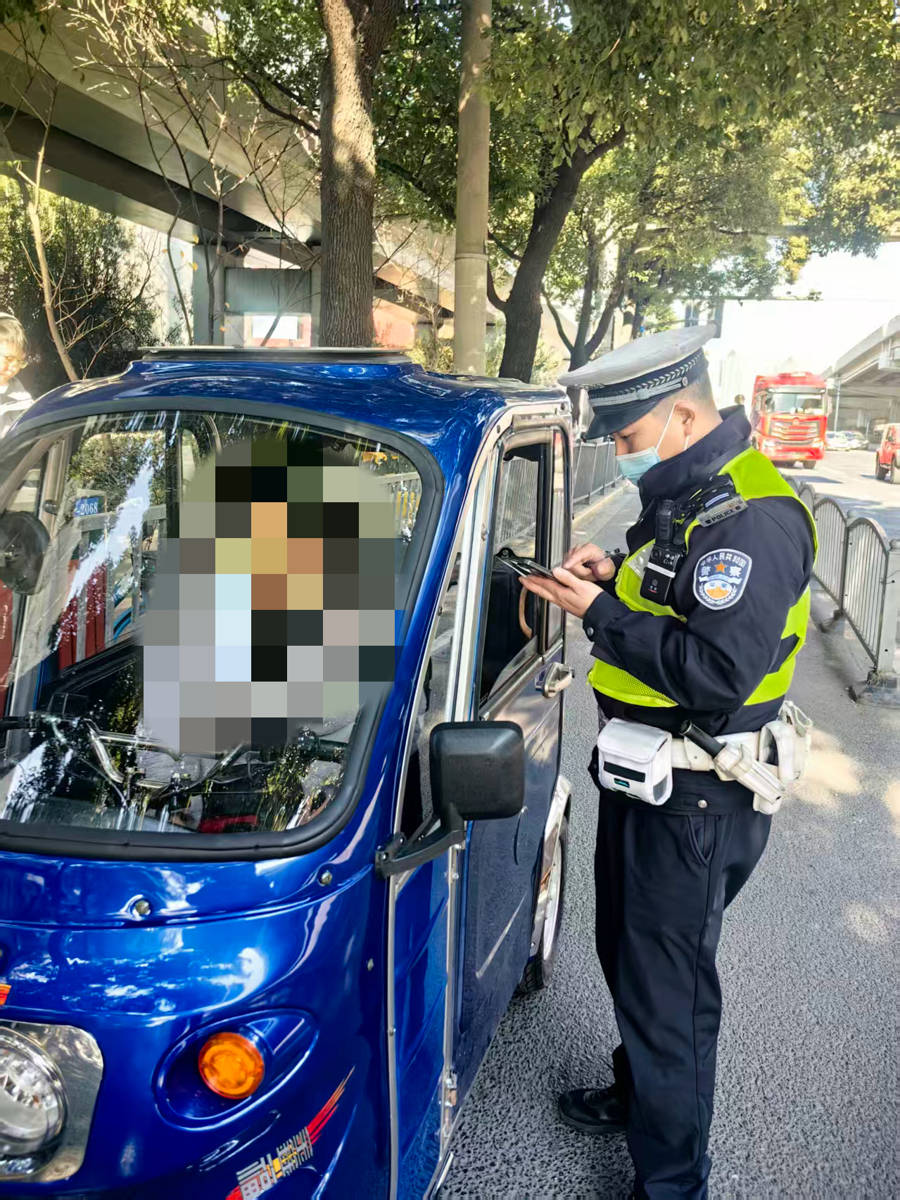 残疾车不得载人<strong></p>
<p>bitget交易平台</strong>,“老头乐”不得上路:上海正在严查相关交通违法行为