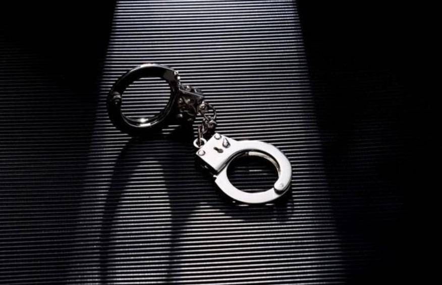 男子楼顶露台种树时不慎碰下树桩<strong></p>
<p>BitGet最新app下载</strong>，砸中楼下17岁少年致其死亡，一审获刑6年