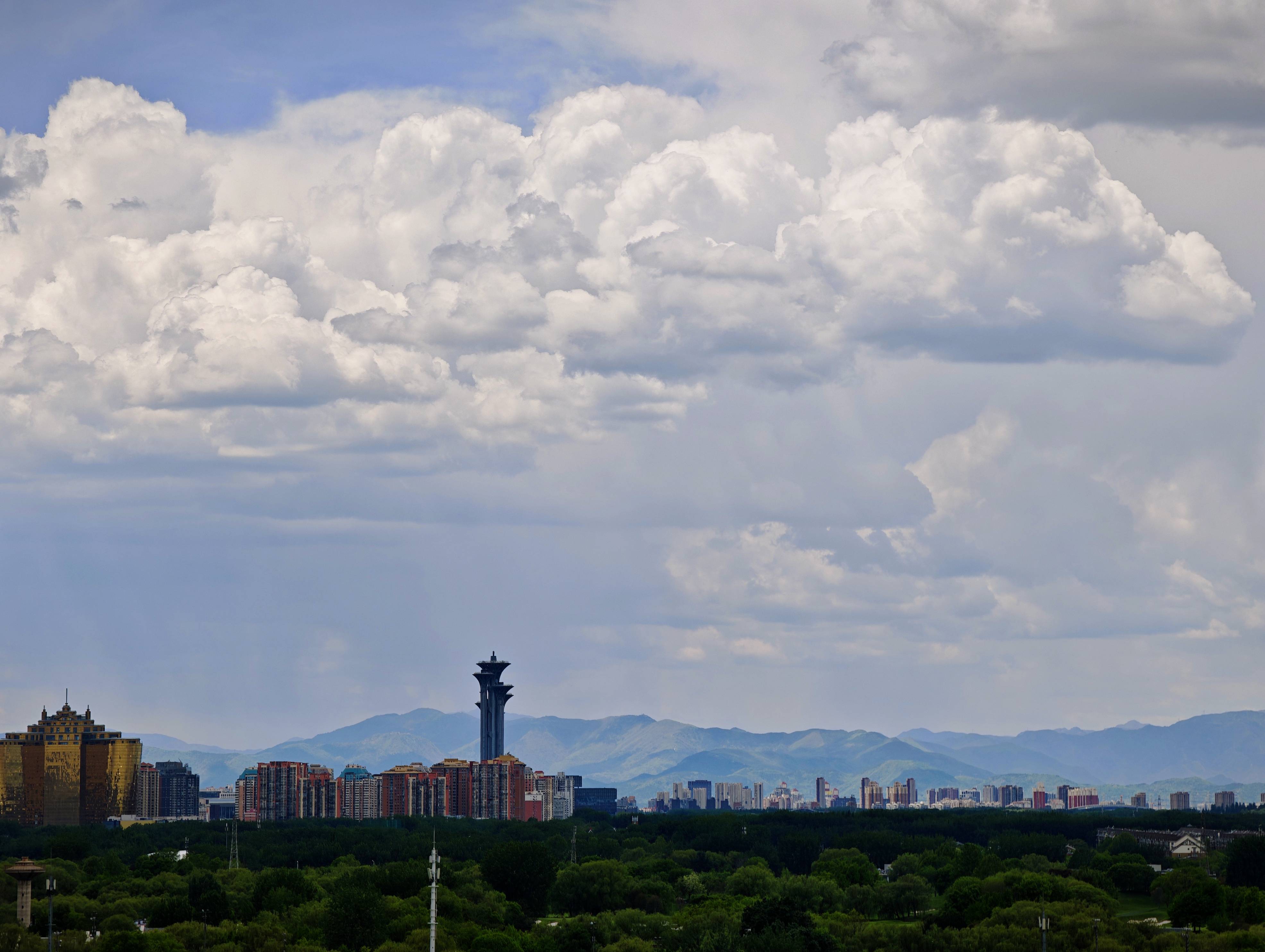 出现“雨幡”奇景<strong></p>
<p>btc实时价格</strong>，北京今天的云像“天空之城”